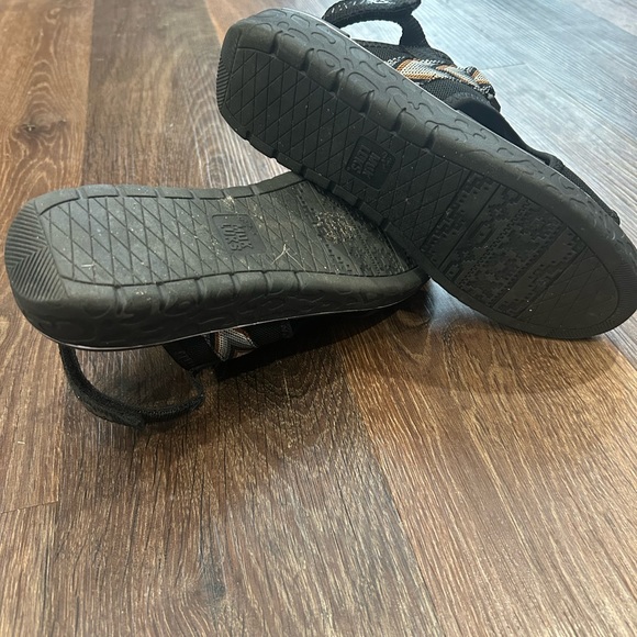 Muk Luks Size 8 Sandals - Picture 8 of 9